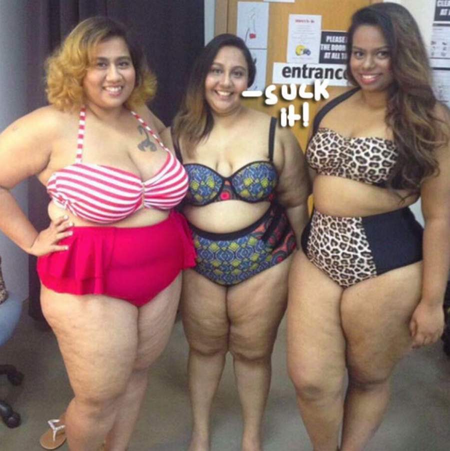 Три толстухи в купальниках