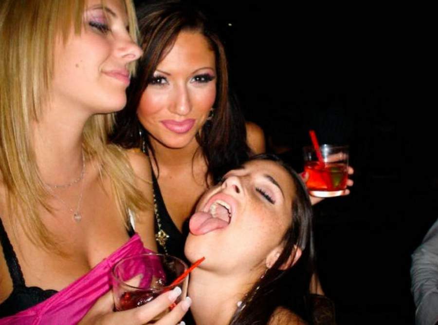 Сексуальные девушки очень капризные и весело в то время как на вечеринке