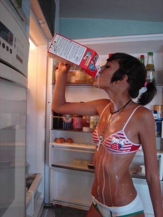 Подборка:❤ Девушки и холодильник (60 фото)