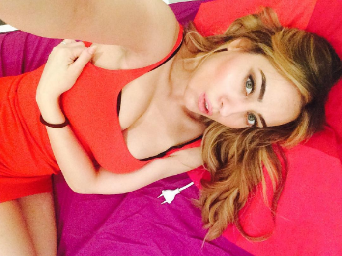 Instagram с итальянской моделью, которая обещает оральный секс 19 миллионам мужчин