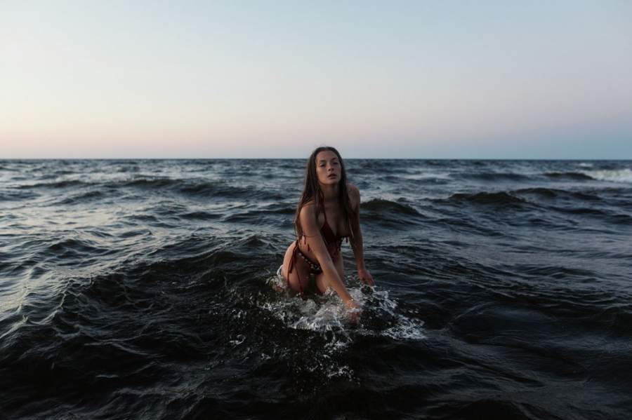 27-летняя модель Ольга Кобзар в откровенной фотосессии (13 фото)