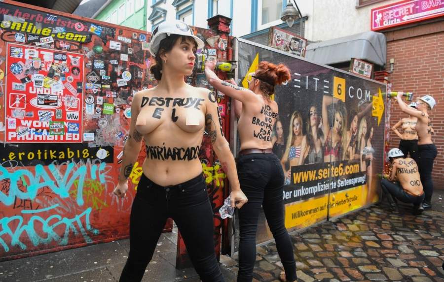 Топлес-протест Femen в Гамбурге (7 фото)