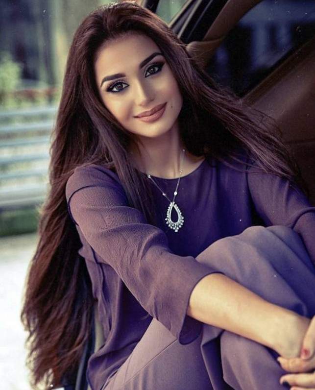 Азербайджанская весьма прекрасная красивая девушка на фото