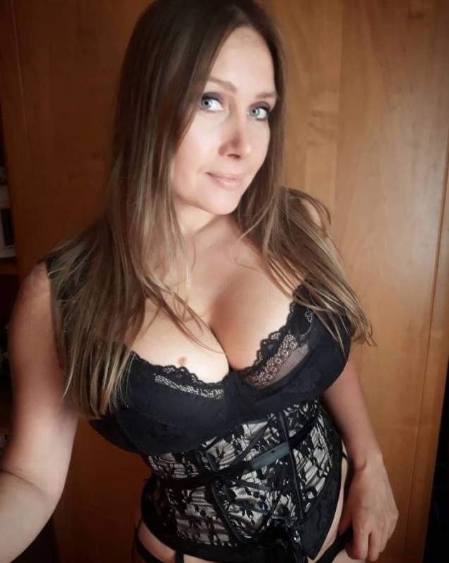 Прекрасные российские сексуальные женщины с большенный грудью на фото