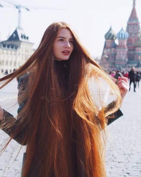 Очаровательные женщины модели с длинющими волосами